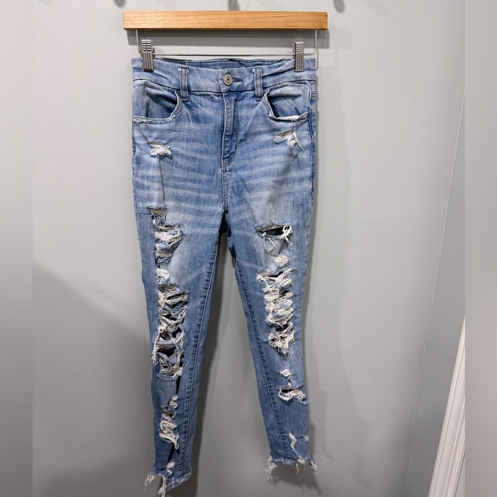 Womens American eagle ripped jeans size 2